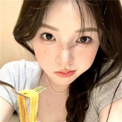 地板下的小矮人